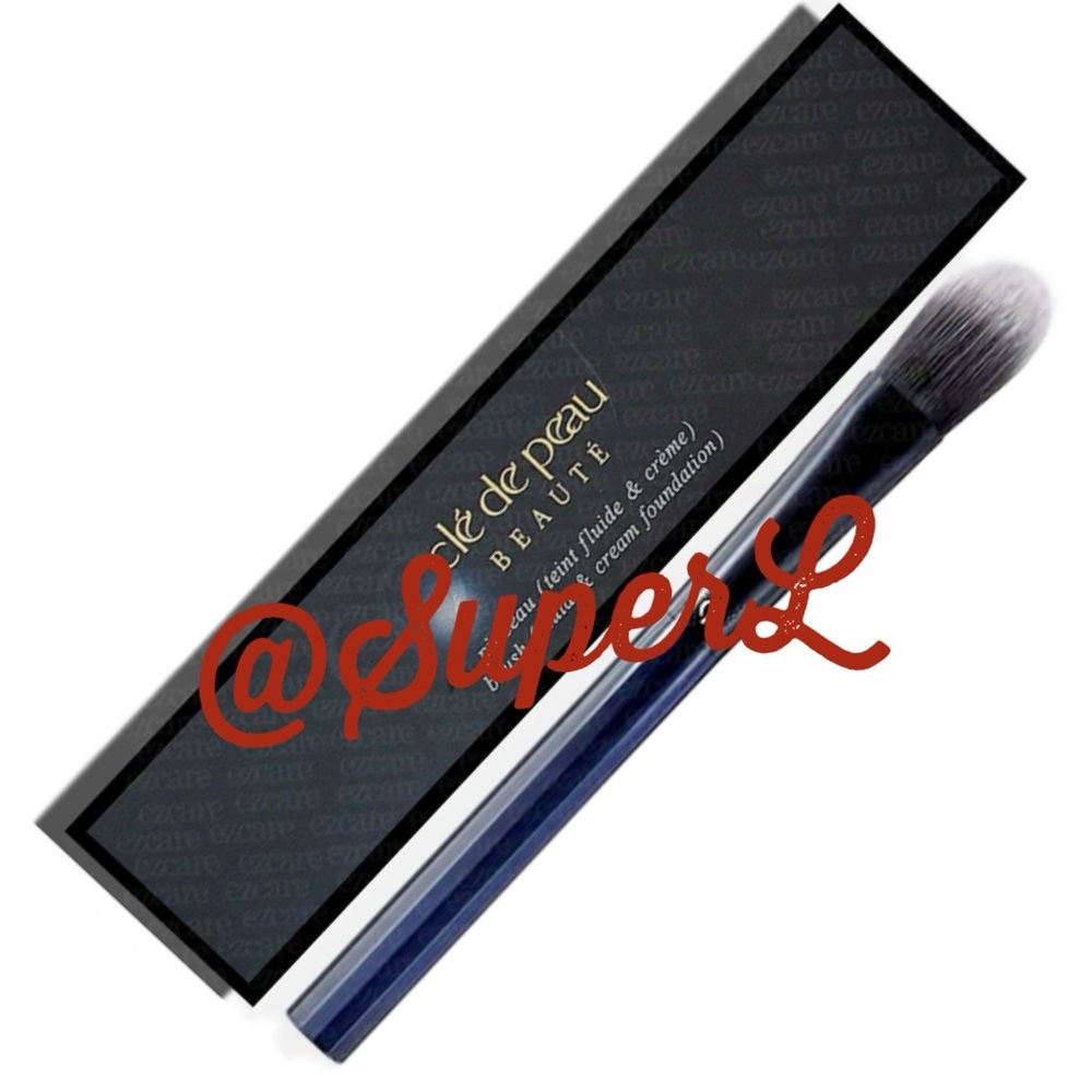 NEW Cle de Peau Beauté Beauty Foundation Brush Makeup Powder Liquid